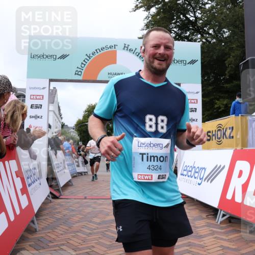 30.08.2026 - Blankeneser Heldenlauf Lena Gebhardt http://msf.ph/oto/10060092 30.08.2026 12:27:46 Ziel 4106, 4229, 4324 meine-sportfotos.de