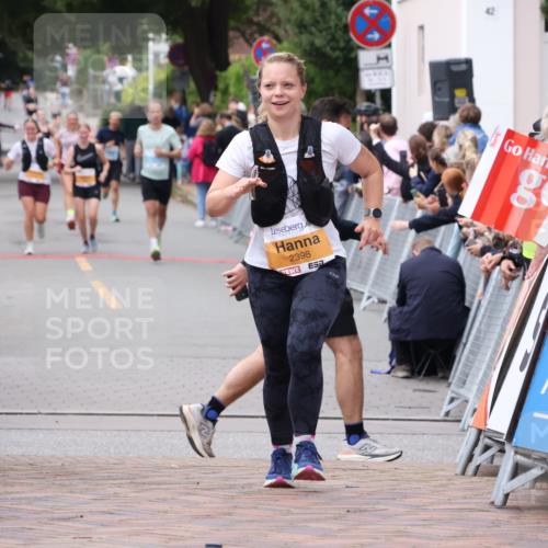 30.08.2026 - Blankeneser Heldenlauf Lena Gebhardt http://msf.ph/oto/10060126 30.08.2026 12:27:51 Ziel 2398, 4229, 4324 meine-sportfotos.de