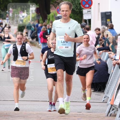30.08.2026 - Blankeneser Heldenlauf Lena Gebhardt http://msf.ph/oto/10060160 30.08.2026 12:28:00 Ziel 2398, 4195, 4289 meine-sportfotos.de