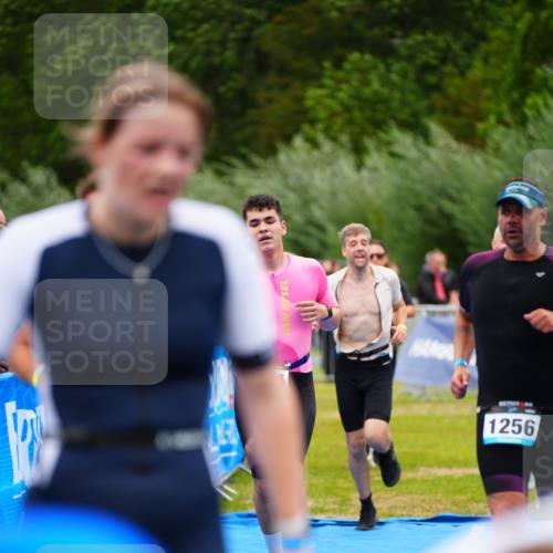 30.08.2026 - Elbe Triathlon Hamburg LAZAROV Photography http://msf.ph/oto/10060183 30.08.2026 11:39:19 Ziel 709, 877, 1064, 1123, 1125, 1205, 1214, 1256 meine-sportfotos.de