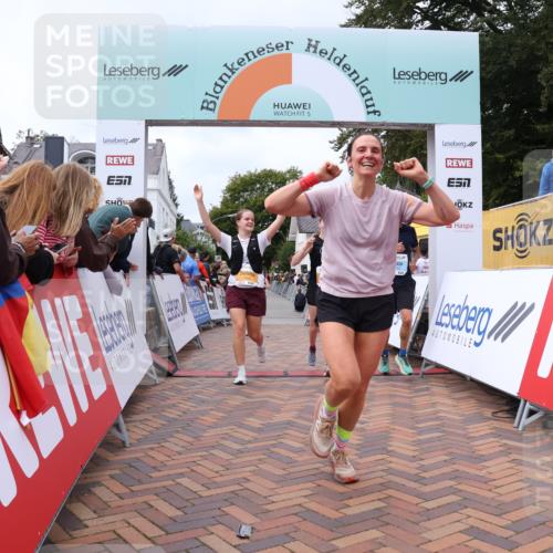 30.08.2026 - Blankeneser Heldenlauf Lena Gebhardt http://msf.ph/oto/10060206 30.08.2026 12:28:05 Ziel 2366, 2827, 4195, 4212, 4213, 4289, 4463 meine-sportfotos.de