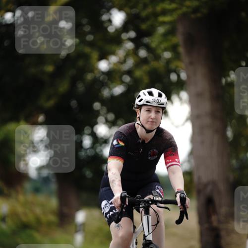 30.08.2026 - Elbe Triathlon Hamburg Michael Burmester http://msf.ph/oto/10060210 30.08.2026 11:40:18 Radfahren 1537 meine-sportfotos.de