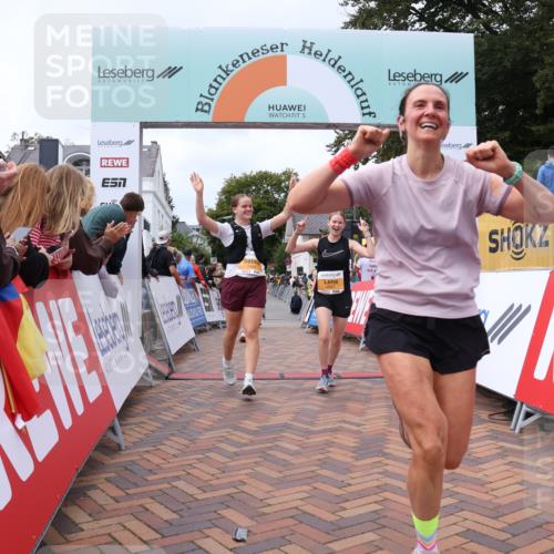 30.08.2026 - Blankeneser Heldenlauf Lena Gebhardt http://msf.ph/oto/10060211 30.08.2026 12:28:06 Ziel 2366, 2827, 4195, 4212, 4213, 4289, 4463 meine-sportfotos.de