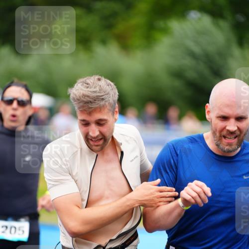 30.08.2026 - Elbe Triathlon Hamburg LAZAROV Photography http://msf.ph/oto/10060221 30.08.2026 11:39:25 Ziel 926, 992, 1123, 1125, 1205 meine-sportfotos.de