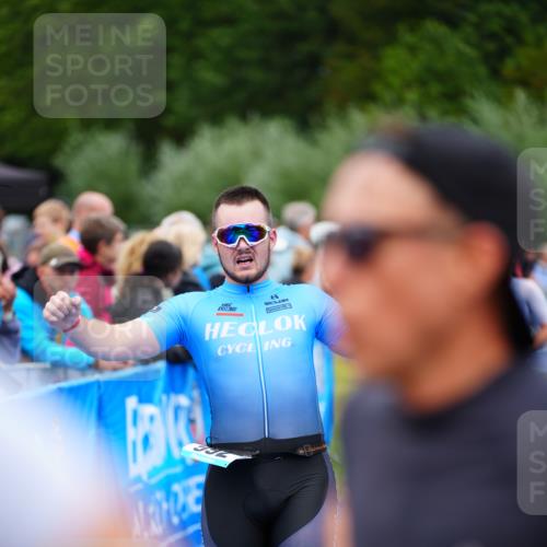 30.08.2026 - Elbe Triathlon Hamburg LAZAROV Photography http://msf.ph/oto/10060234 30.08.2026 11:39:30 Ziel 926, 992 meine-sportfotos.de