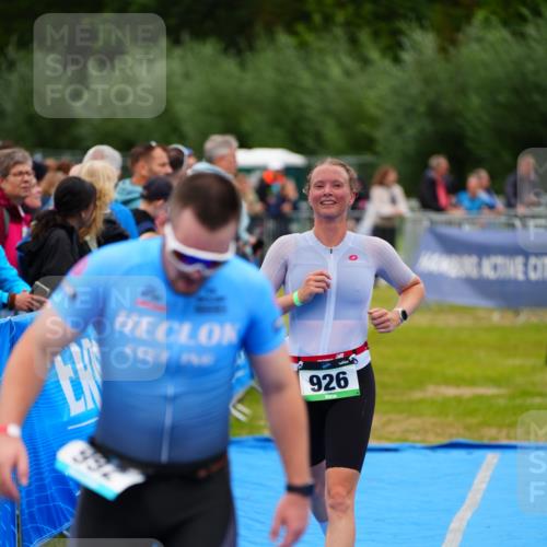 30.08.2026 - Elbe Triathlon Hamburg LAZAROV Photography http://msf.ph/oto/10060240 30.08.2026 11:39:32 Ziel 926, 979, 992 meine-sportfotos.de
