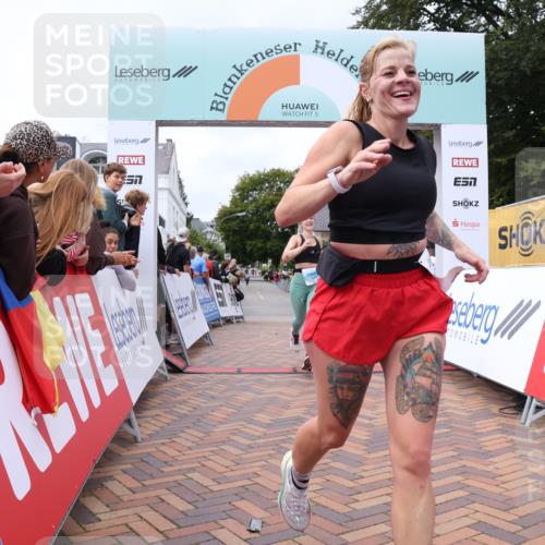 30.08.2026 - Blankeneser Heldenlauf Lena Gebhardt http://msf.ph/oto/10060260 30.08.2026 12:28:09 Ziel 2366, 2827, 4195, 4212, 4213, 4289, 4463 meine-sportfotos.de