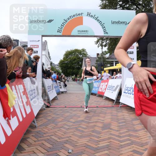 30.08.2026 - Blankeneser Heldenlauf Lena Gebhardt http://msf.ph/oto/10060267 30.08.2026 12:28:09 Ziel 2366, 2827, 4195, 4212, 4213, 4289, 4463 meine-sportfotos.de