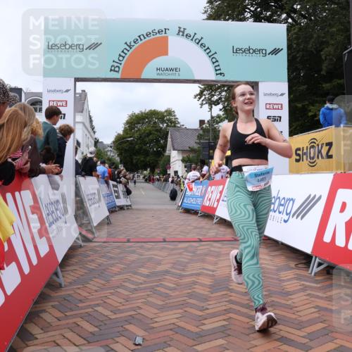 30.08.2026 - Blankeneser Heldenlauf Lena Gebhardt http://msf.ph/oto/10060280 30.08.2026 12:28:10 Ziel 2366, 2827, 4195, 4212, 4213, 4289, 4463 meine-sportfotos.de