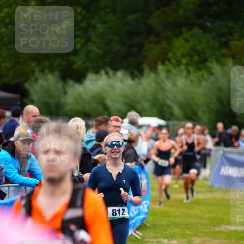 30.08.2026 - Elbe Triathlon Hamburg LAZAROV Photography http://msf.ph/oto/10060281 30.08.2026 11:39:43 Ziel 657, 802, 812, 871, 979, 1146, 1247, 1277 meine-sportfotos.de