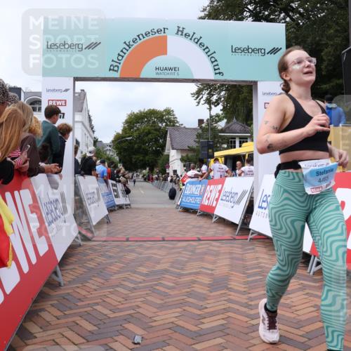 30.08.2026 - Blankeneser Heldenlauf Lena Gebhardt http://msf.ph/oto/10060288 30.08.2026 12:28:10 Ziel 2366, 2827, 4195, 4212, 4213, 4289, 4463 meine-sportfotos.de