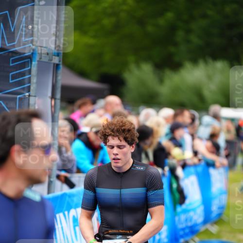 30.08.2026 - Elbe Triathlon Hamburg LAZAROV Photography http://msf.ph/oto/10060340 30.08.2026 11:39:57 Ziel 697, 742, 1268, 1371 meine-sportfotos.de
