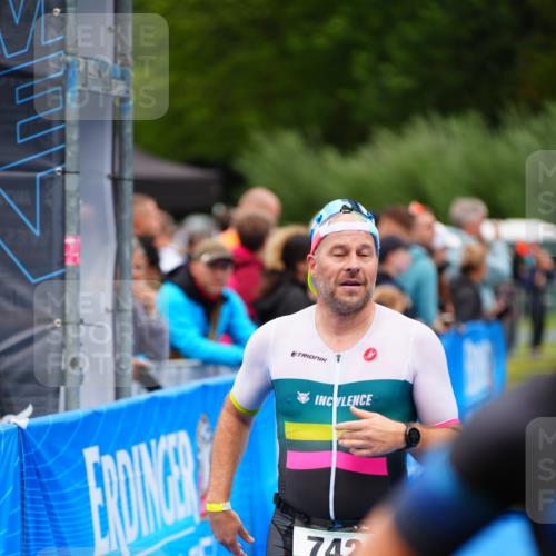 30.08.2026 - Elbe Triathlon Hamburg LAZAROV Photography http://msf.ph/oto/10060354 30.08.2026 11:40:04 Ziel 742, 1245, 1268 meine-sportfotos.de