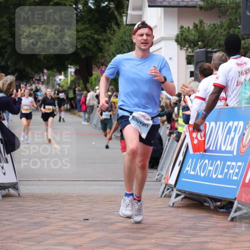 30.08.2026 - Blankeneser Heldenlauf Lena Gebhardt http://msf.ph/oto/10060356 30.08.2026 12:28:41 Ziel 4216, 4246 meine-sportfotos.de
