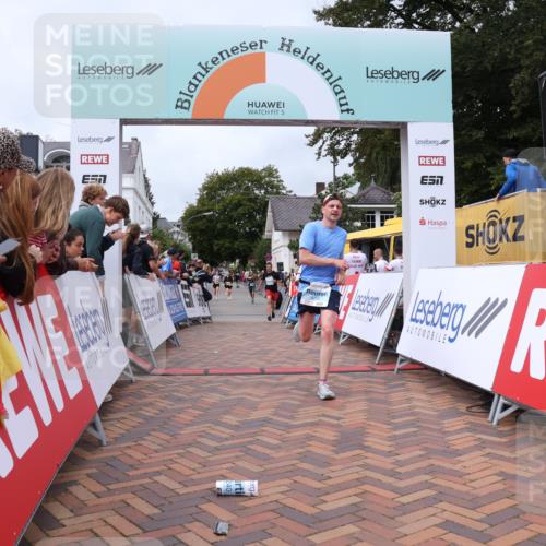 30.08.2026 - Blankeneser Heldenlauf Lena Gebhardt http://msf.ph/oto/10060363 30.08.2026 12:28:42 Ziel 4216, 4246 meine-sportfotos.de