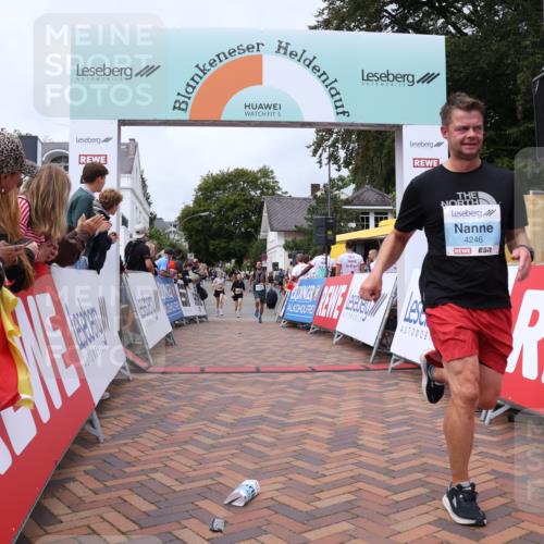 30.08.2026 - Blankeneser Heldenlauf Lena Gebhardt http://msf.ph/oto/10060410 30.08.2026 12:28:46 Ziel 4021, 4216, 4246 meine-sportfotos.de