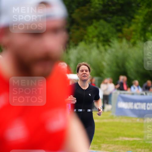 30.08.2026 - Elbe Triathlon Hamburg LAZAROV Photography http://msf.ph/oto/10060468 30.08.2026 11:40:54 Ziel 694, 933 meine-sportfotos.de