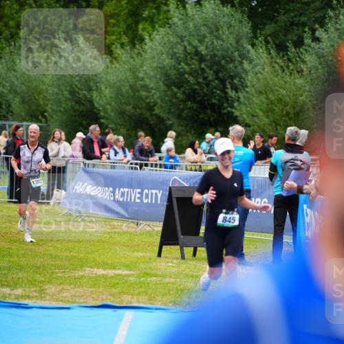 30.08.2026 - Elbe Triathlon Hamburg LAZAROV Photography http://msf.ph/oto/10060485 30.08.2026 11:41:03 Ziel 845, 920, 1302 meine-sportfotos.de