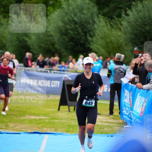 30.08.2026 - Elbe Triathlon Hamburg LAZAROV Photography http://msf.ph/oto/10060493 30.08.2026 11:41:04 Ziel 845, 920, 1302 meine-sportfotos.de