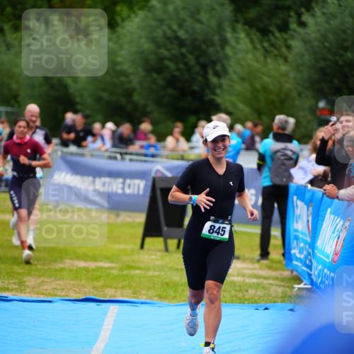 30.08.2026 - Elbe Triathlon Hamburg LAZAROV Photography http://msf.ph/oto/10060495 30.08.2026 11:41:04 Ziel 845, 920, 1302 meine-sportfotos.de