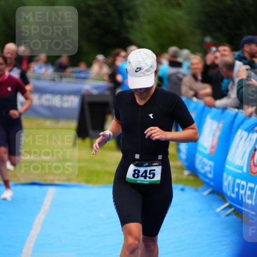 30.08.2026 - Elbe Triathlon Hamburg LAZAROV Photography http://msf.ph/oto/10060502 30.08.2026 11:41:06 Ziel 845, 920, 1302 meine-sportfotos.de