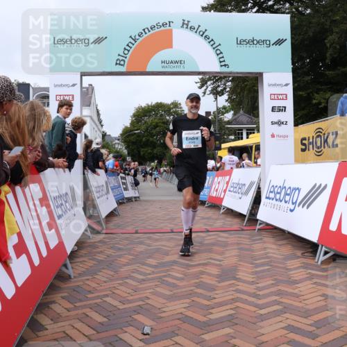 30.08.2026 - Blankeneser Heldenlauf Lena Gebhardt http://msf.ph/oto/10060508 30.08.2026 12:28:56 Ziel 2455, 2459, 4021, 4149 meine-sportfotos.de