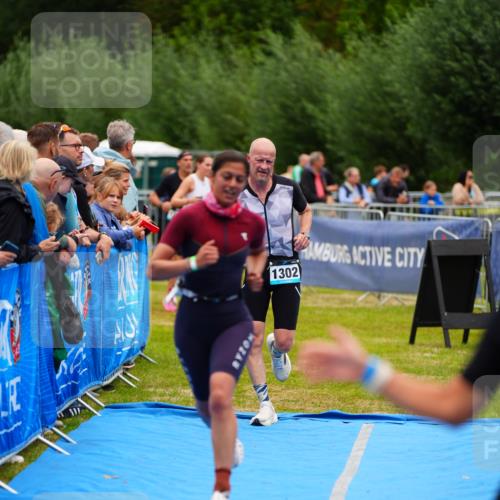 30.08.2026 - Elbe Triathlon Hamburg LAZAROV Photography http://msf.ph/oto/10060512 30.08.2026 11:41:07 Ziel 845, 920, 1302 meine-sportfotos.de