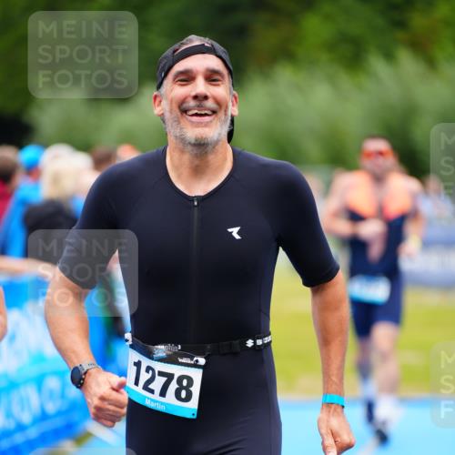 30.08.2026 - Elbe Triathlon Hamburg LAZAROV Photography http://msf.ph/oto/10060599 30.08.2026 11:41:25 Ziel 806, 1202, 1278 meine-sportfotos.de