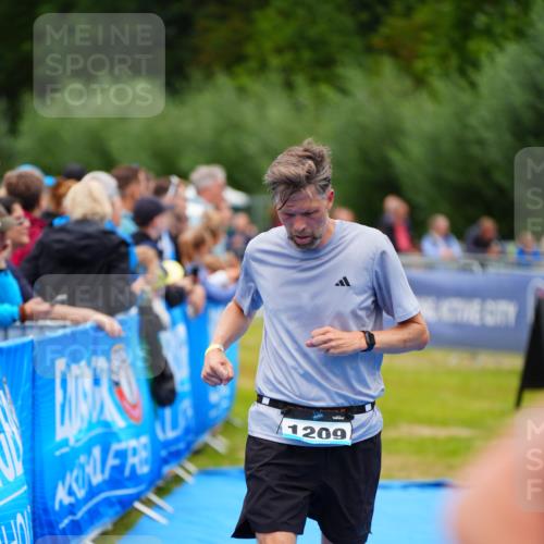 30.08.2026 - Elbe Triathlon Hamburg LAZAROV Photography http://msf.ph/oto/10060643 30.08.2026 11:41:35 Ziel 1209 meine-sportfotos.de