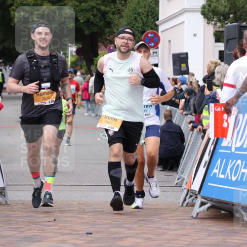 30.08.2026 - Blankeneser Heldenlauf Lena Gebhardt http://msf.ph/oto/10060689 30.08.2026 12:29:17 Ziel 2623, 2816, 2861, 4085, 4230 meine-sportfotos.de