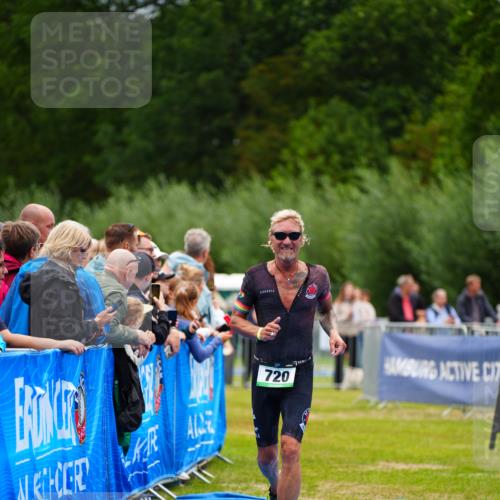 30.08.2026 - Elbe Triathlon Hamburg LAZAROV Photography http://msf.ph/oto/10060732 30.08.2026 11:42:01 Ziel 720 meine-sportfotos.de