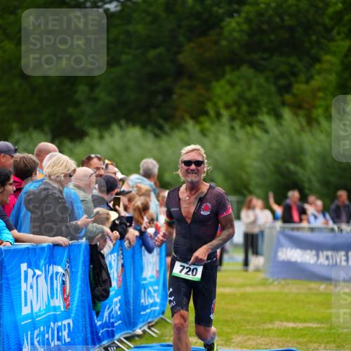 30.08.2026 - Elbe Triathlon Hamburg LAZAROV Photography http://msf.ph/oto/10060736 30.08.2026 11:42:01 Ziel 720 meine-sportfotos.de