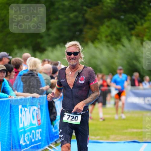 30.08.2026 - Elbe Triathlon Hamburg LAZAROV Photography http://msf.ph/oto/10060752 30.08.2026 11:42:03 Ziel 720, 1207 meine-sportfotos.de