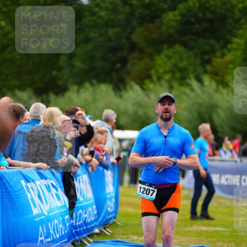 30.08.2026 - Elbe Triathlon Hamburg LAZAROV Photography http://msf.ph/oto/10060759 30.08.2026 11:42:10 Ziel 864, 1207 meine-sportfotos.de