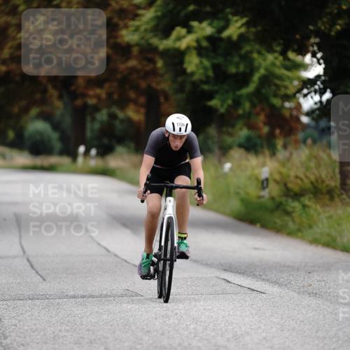 30.08.2026 - Elbe Triathlon Hamburg Michael Burmester http://msf.ph/oto/10060766 30.08.2026 12:26:04 Radfahren 1735 meine-sportfotos.de
