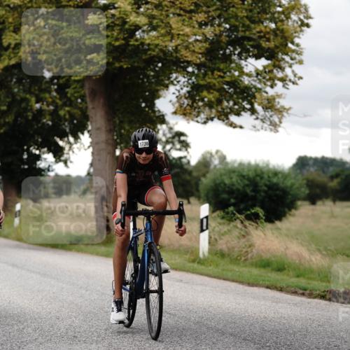 30.08.2026 - Elbe Triathlon Hamburg Michael Burmester http://msf.ph/oto/10060796 30.08.2026 12:27:22 Radfahren 1738, 1742 meine-sportfotos.de