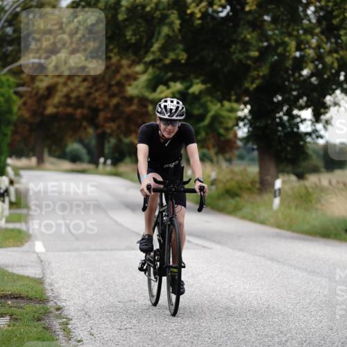 30.08.2026 - Elbe Triathlon Hamburg Michael Burmester http://msf.ph/oto/10060832 30.08.2026 12:28:10 Radfahren 1745, 1748 meine-sportfotos.de