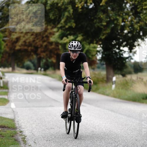 30.08.2026 - Elbe Triathlon Hamburg Michael Burmester http://msf.ph/oto/10060833 30.08.2026 12:28:10 Radfahren 1745, 1748 meine-sportfotos.de