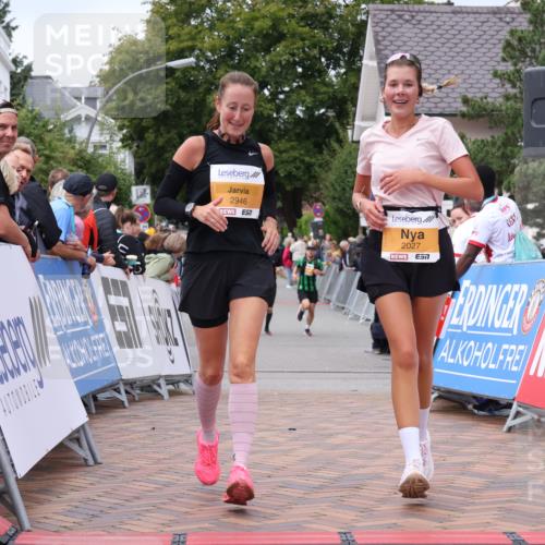30.08.2026 - Blankeneser Heldenlauf Lena Gebhardt http://msf.ph/oto/10060842 30.08.2026 12:29:32 Ziel 2027, 2946, 4003 meine-sportfotos.de