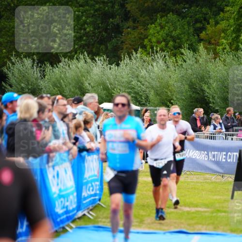 30.08.2026 - Elbe Triathlon Hamburg LAZAROV Photography http://msf.ph/oto/10060913 30.08.2026 11:42:55 Ziel 805, 1238, 1257, 1303, 1325 meine-sportfotos.de