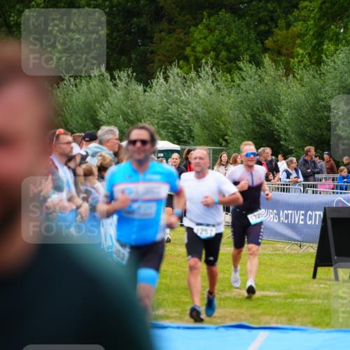 30.08.2026 - Elbe Triathlon Hamburg LAZAROV Photography http://msf.ph/oto/10060919 30.08.2026 11:42:56 Ziel 805, 1238, 1257, 1303, 1325 meine-sportfotos.de