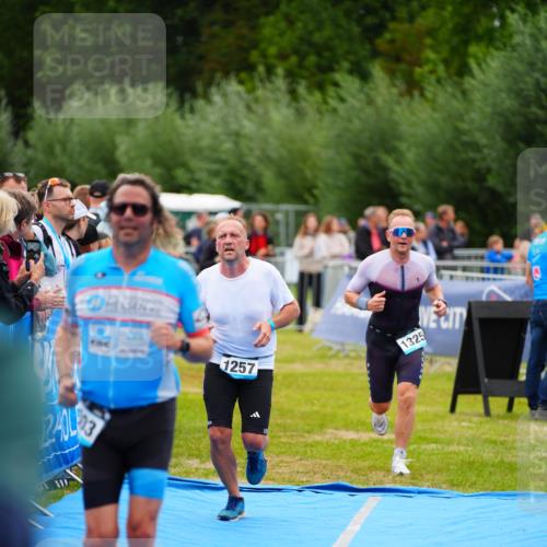 30.08.2026 - Elbe Triathlon Hamburg LAZAROV Photography http://msf.ph/oto/10060930 30.08.2026 11:42:56 Ziel 805, 1238, 1257, 1303, 1325 meine-sportfotos.de