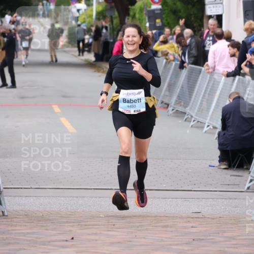 30.08.2026 - Blankeneser Heldenlauf Lena Gebhardt http://msf.ph/oto/10060943 30.08.2026 12:29:46 Ziel 2395, 2905, 4450 meine-sportfotos.de