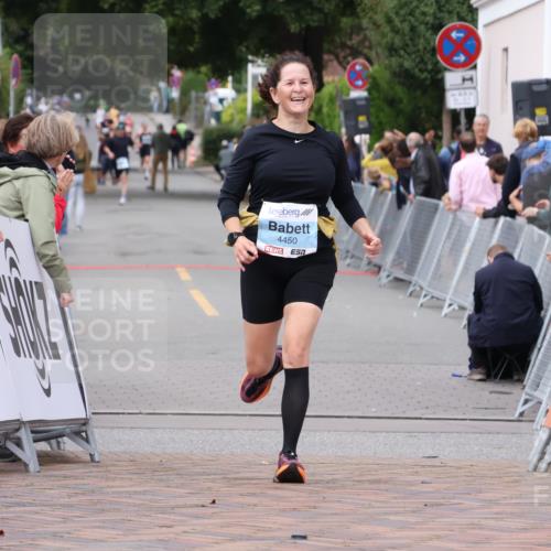 30.08.2026 - Blankeneser Heldenlauf Lena Gebhardt http://msf.ph/oto/10060949 30.08.2026 12:29:47 Ziel 2395, 2905, 4450 meine-sportfotos.de