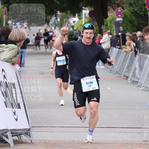 30.08.2026 - Blankeneser Heldenlauf Lena Gebhardt http://msf.ph/oto/10060997 30.08.2026 12:30:05 Ziel 4254 meine-sportfotos.de