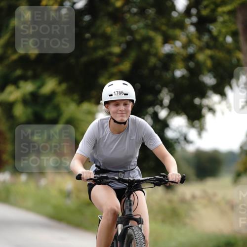 30.08.2026 - Elbe Triathlon Hamburg Michael Burmester http://msf.ph/oto/10061014 30.08.2026 12:41:18 Radfahren 1766 meine-sportfotos.de