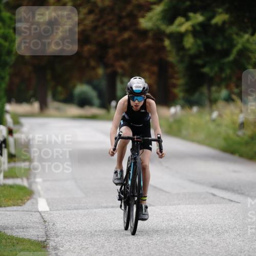 30.08.2026 - Elbe Triathlon Hamburg Michael Burmester http://msf.ph/oto/10061034 30.08.2026 12:41:53 Radfahren 1806 meine-sportfotos.de