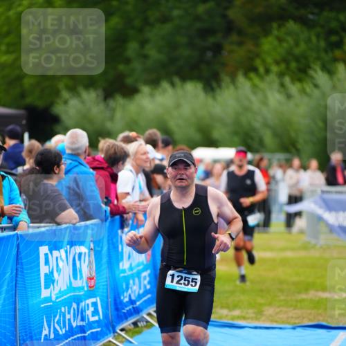 30.08.2026 - Elbe Triathlon Hamburg LAZAROV Photography http://msf.ph/oto/10061035 30.08.2026 11:43:19 Ziel 1242, 1255, 1390 meine-sportfotos.de