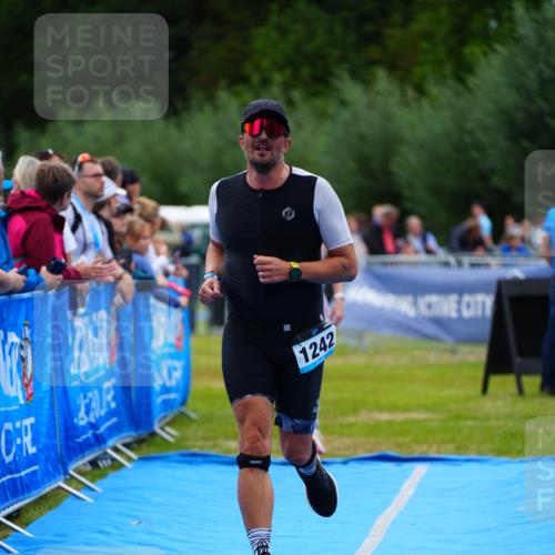 30.08.2026 - Elbe Triathlon Hamburg LAZAROV Photography http://msf.ph/oto/10061051 30.08.2026 11:43:23 Ziel 1242, 1390 meine-sportfotos.de