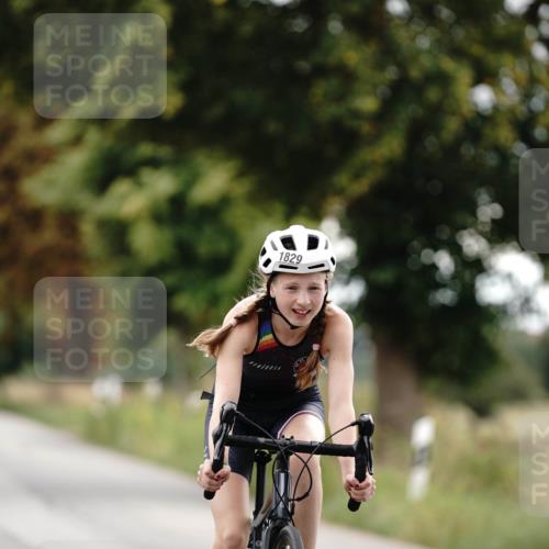 30.08.2026 - Elbe Triathlon Hamburg Michael Burmester http://msf.ph/oto/10061069 30.08.2026 12:42:45 Radfahren 1807, 1811, 1829 meine-sportfotos.de